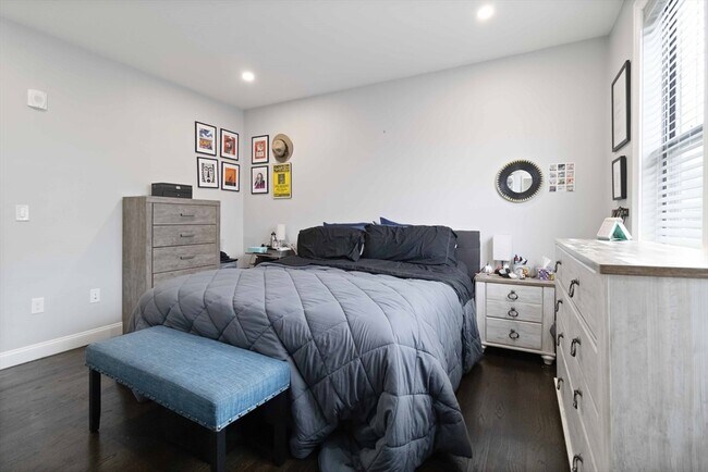 Building Photo - 18 Albion St