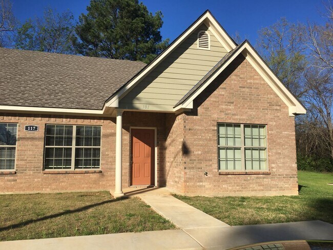 Primary Photo - 115 Pinebrook Pl
