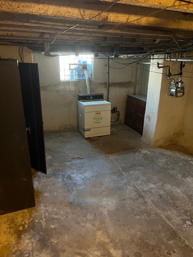 Building Photo - 2828 Sellers St