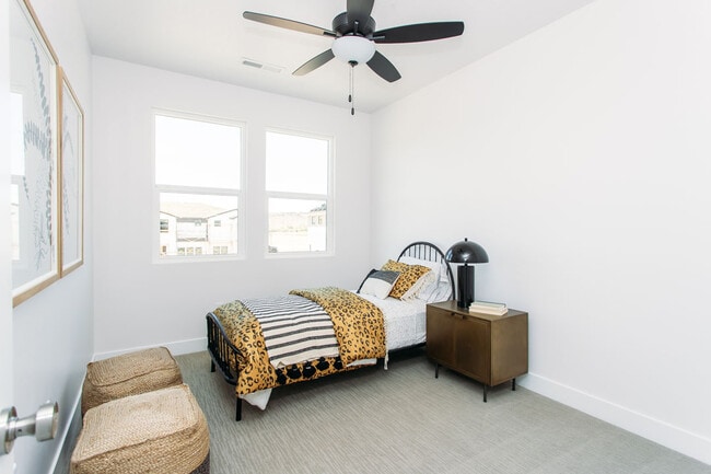 Building Photo - 2643 E Gray Birch Dr