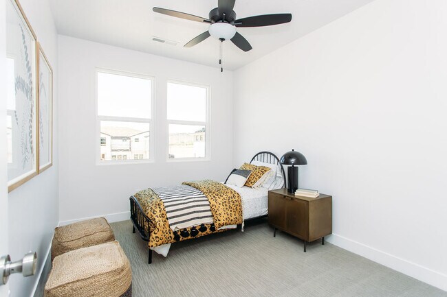 Building Photo - 2680 E Wake Frst Ln