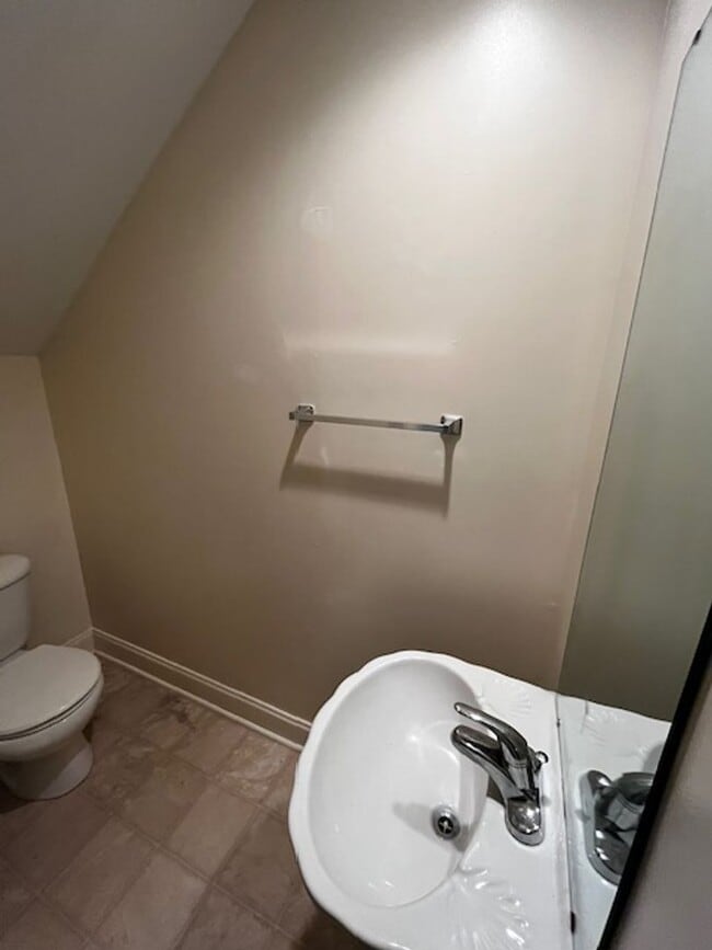 Building Photo - Move in Special: Half of first months rent: 2 Bedroom 2.5 bath townhome for rent