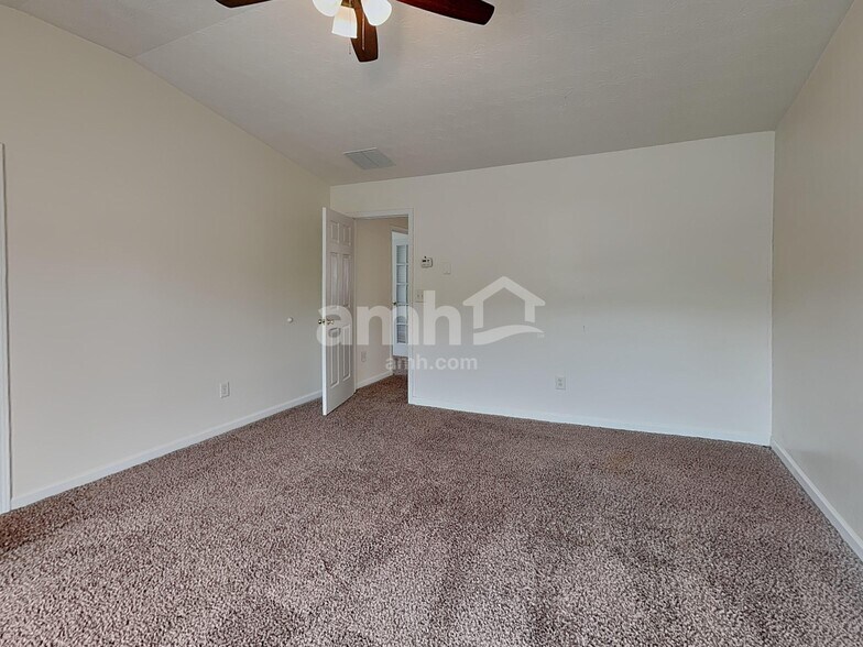 Building Photo - 4305 Windale Dr NW