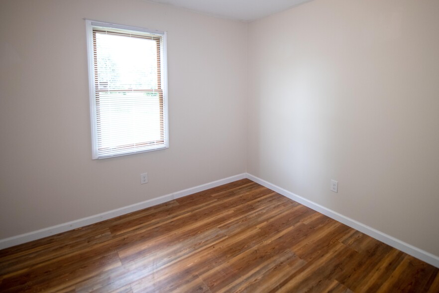 Building Photo - 146 Pierre Pl