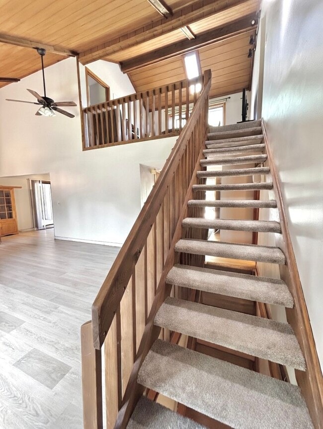 Building Photo - Entertainers dream in the heart of Eden Prairie! 3000+sf, updated, beautiful yard!!