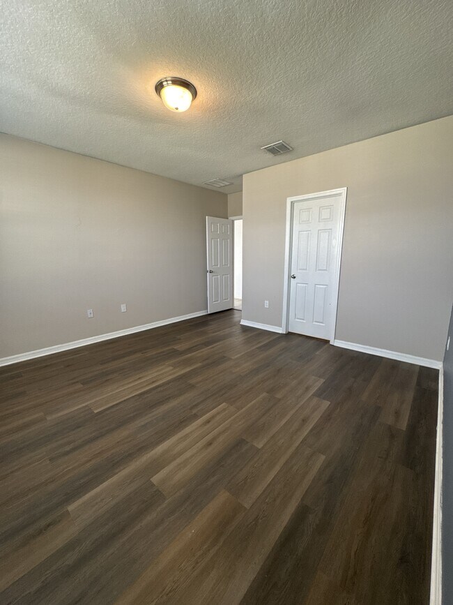 Building Photo - 512 Mckenna Dr