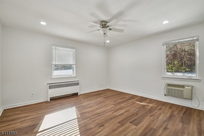 Building Photo - 16 Troy Dr