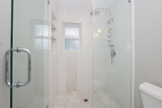 Building Photo - 2209 Nantucket Dr