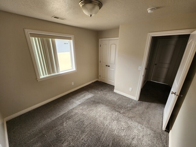 Building Photo - 294 LeAnn Way