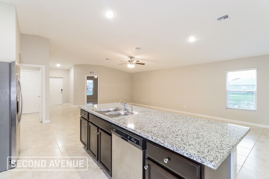 Building Photo - 291 Foley St SE