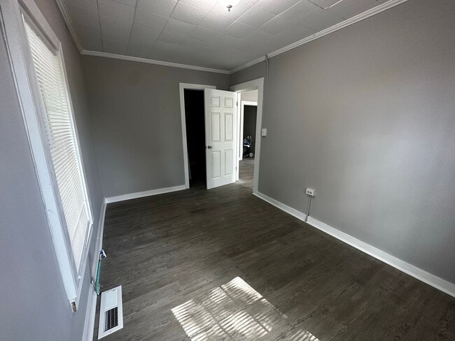 Building Photo - 213 E Main St