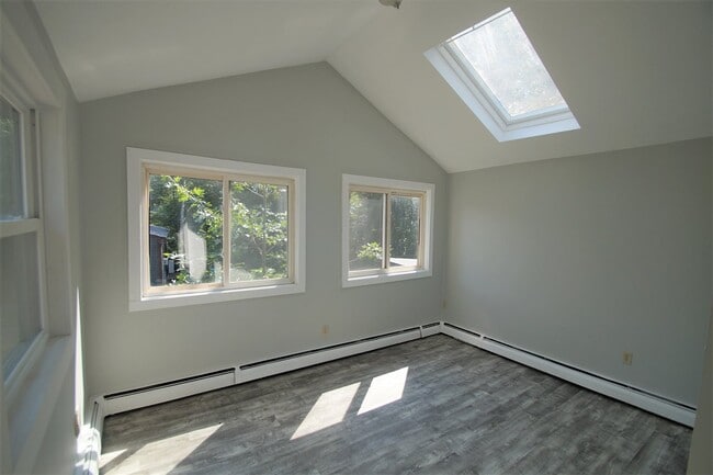 Building Photo - 30 Coburn St