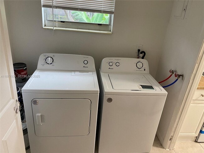 Building Photo - 1450 NW 31st Way