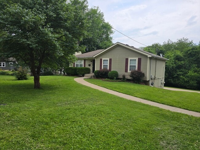 Primary Photo - Huge three bedroom home available for rent