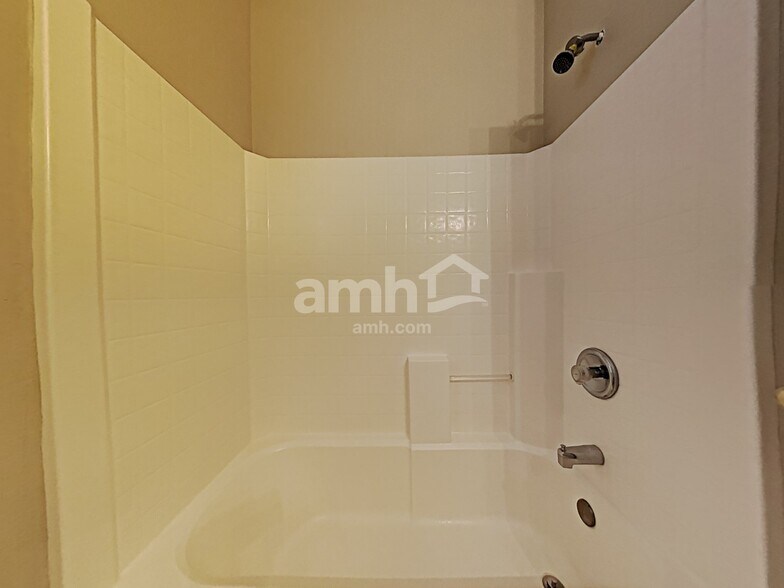 Building Photo - 5526 W Pecan Rd