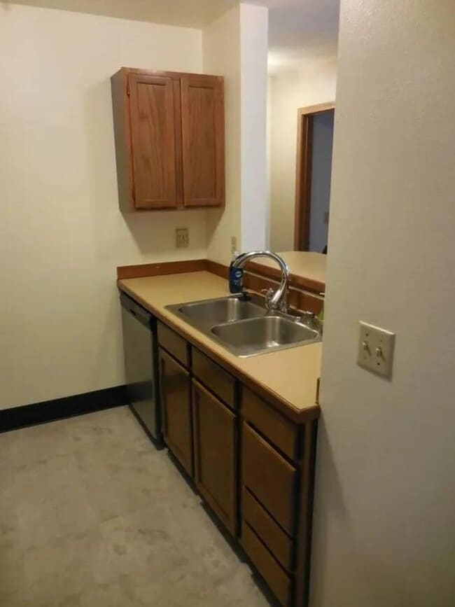 Building Photo - 2 Bedroom, 1 Bath, 1 Car Garage