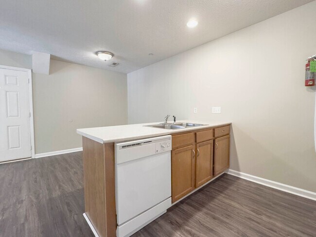 Building Photo - 1640 Golf Club Ln