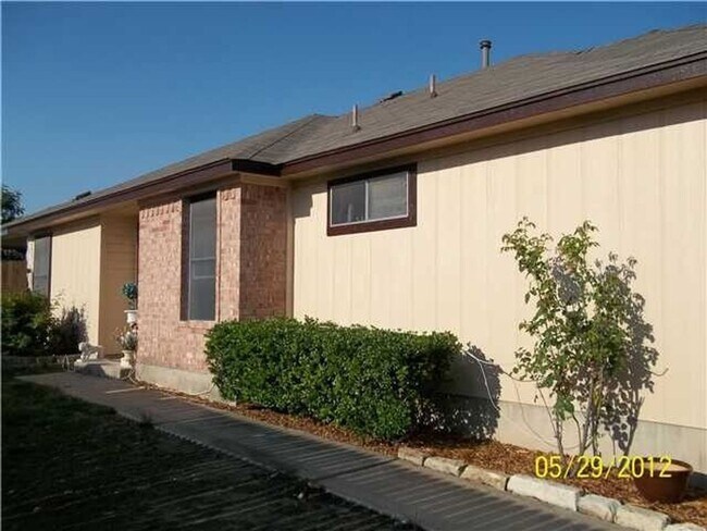 Building Photo - Picadilly Ridge Coming Soon Home (Showings start 5/30 by appt only)