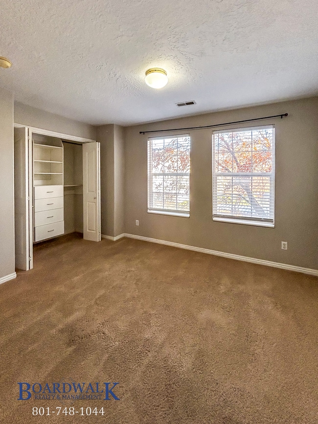 Building Photo - Stylish Draper Townhome with Private Patio