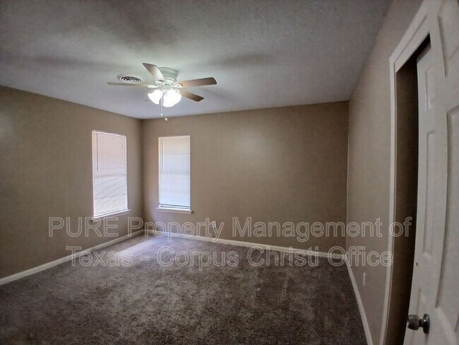 Building Photo - 10745 Kingwood Dr