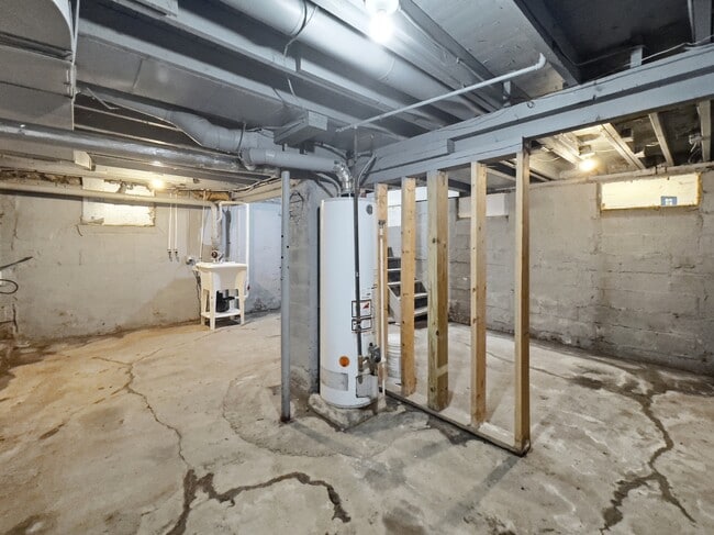 Building Photo - 2124 Bernice Ave