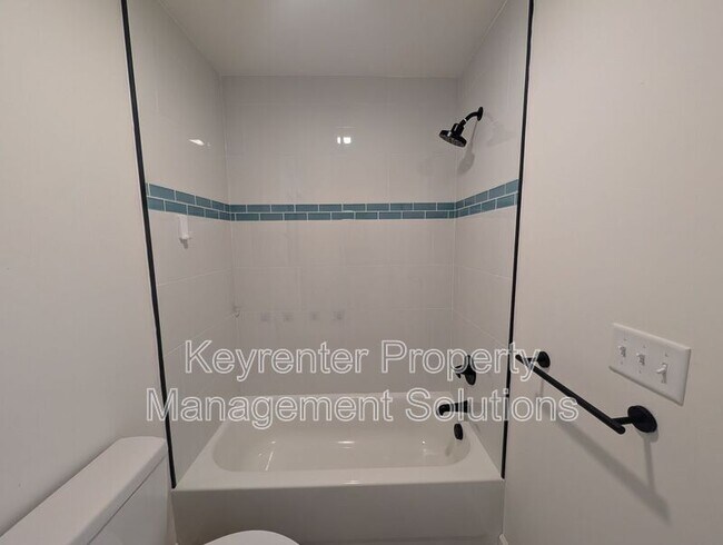 Building Photo - 55 Breezewood Dr