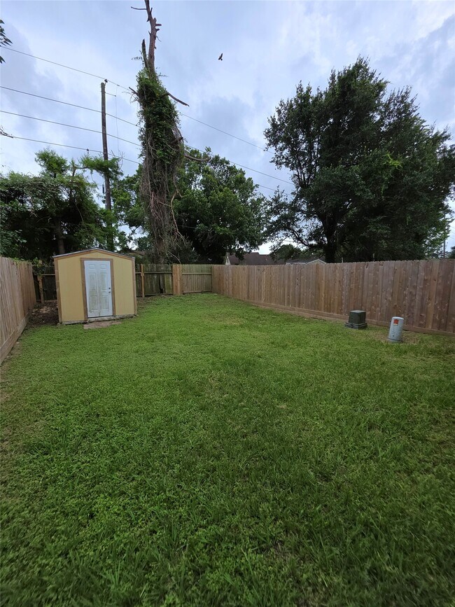 Building Photo - 5335 Cherie Crest Ct