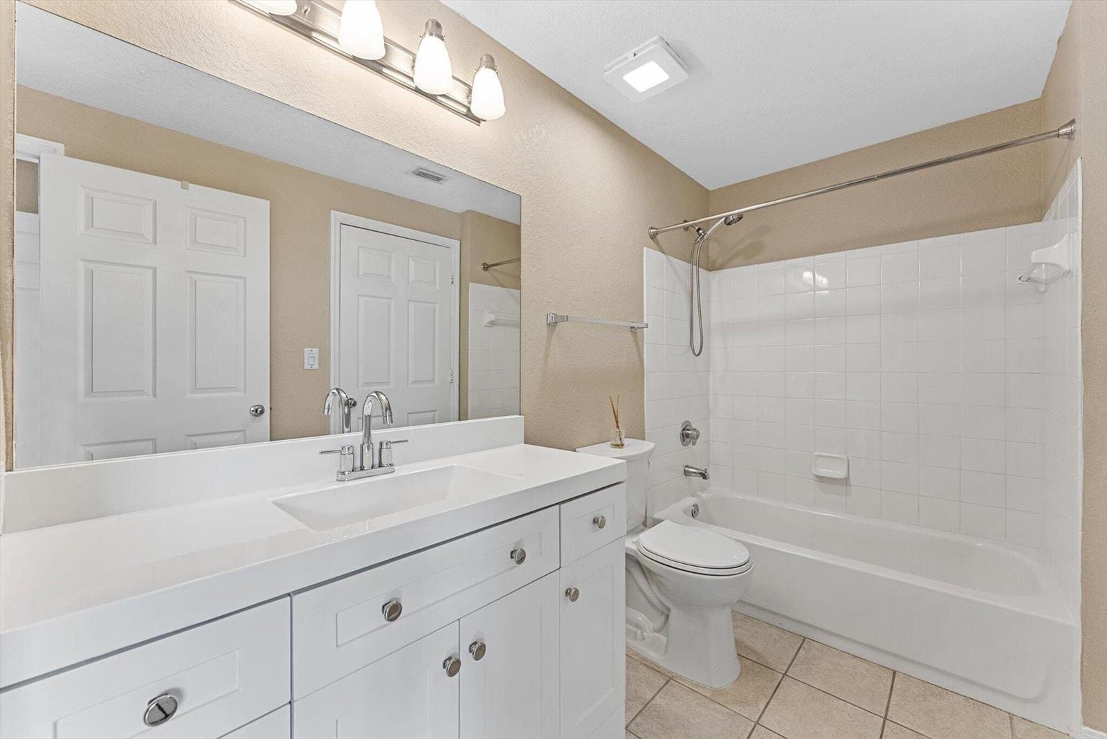 Building Photo - 15025 Michelangelo Blvd