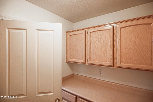 Building Photo - 4639 N Clear Creek Dr