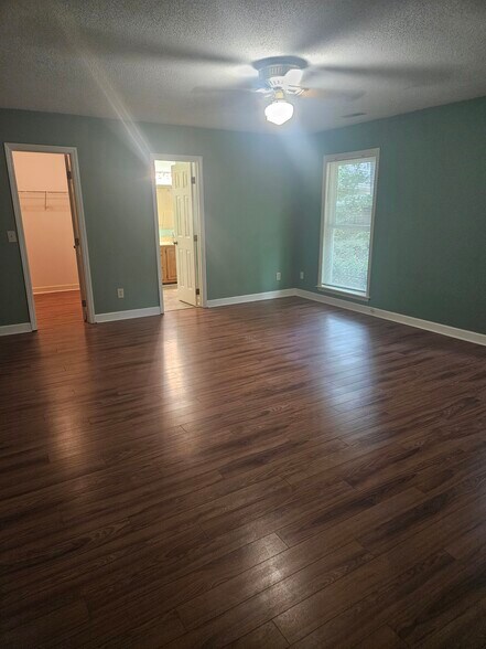 Building Photo - 6902 Persimmon Pl