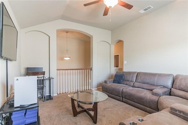 Building Photo - 3418 Castleton Dr