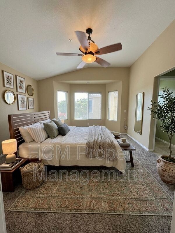 Building Photo - 651 N Jensen Pl