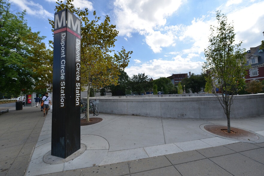Dupont metro 0.4 miles away - 1741 T Street Northwest