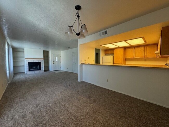 Building Photo - 2BR Condo w/Marina and Dock-Gated Waterfro...