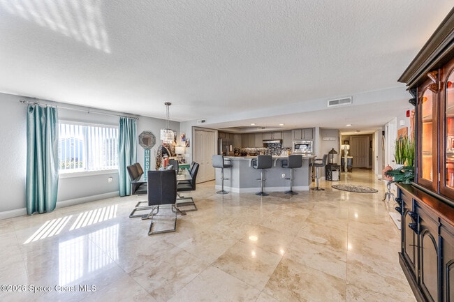 Building Photo - 121 Lancha Cir