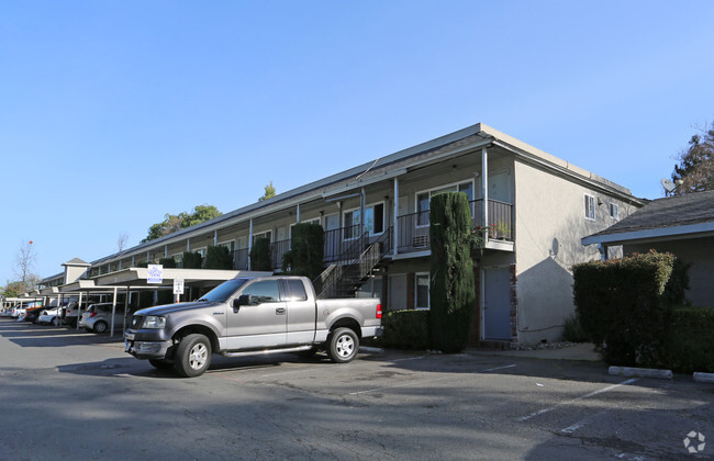 Primary Photo - Cambridge Park Apartments