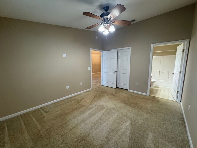 Building Photo - Nature's Hideaway 3BR Condo Available for Now!