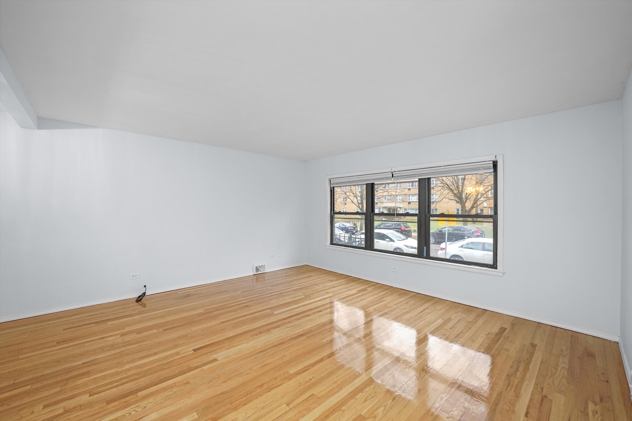 Building Photo - 6158 N Hoyne Ave