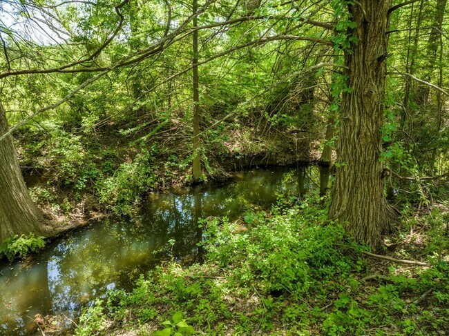 Building Photo - 800 Spur 191