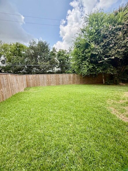 Building Photo - 4631 Inwood Dr