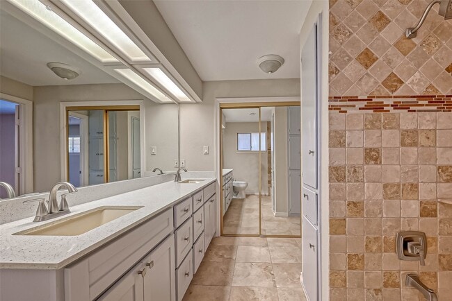 Building Photo - 9707 Kit St