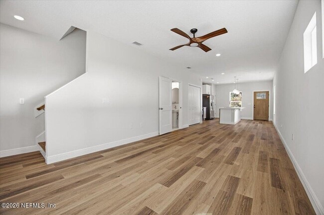 Building Photo - 206 W Fox St