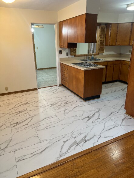 Building Photo - 1723 Parkway Dr