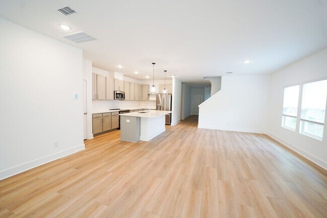 Building Photo - 128 Kingswood Cir