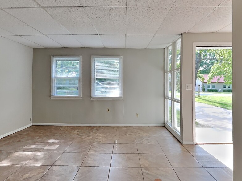 Building Photo - 1256 S Willow Ln Ave
