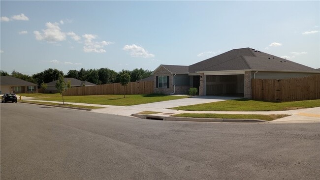 Building Photo - 6604 SW Devotion Ave