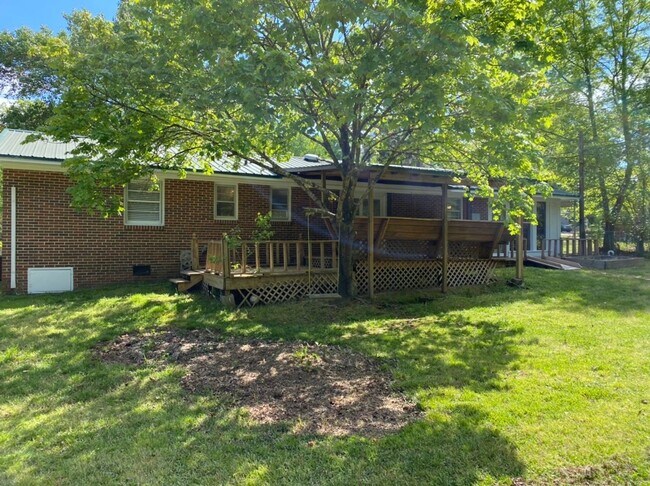 Building Photo - Remodeled 3Bed/2Bath home in Durham