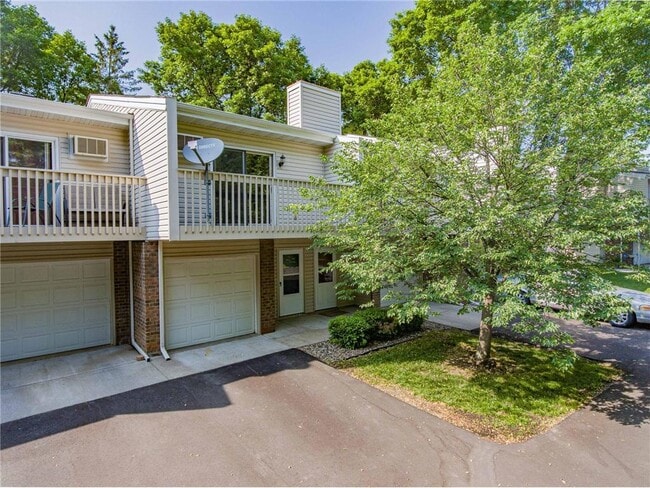 Primary Photo - 17494 Pond Cir