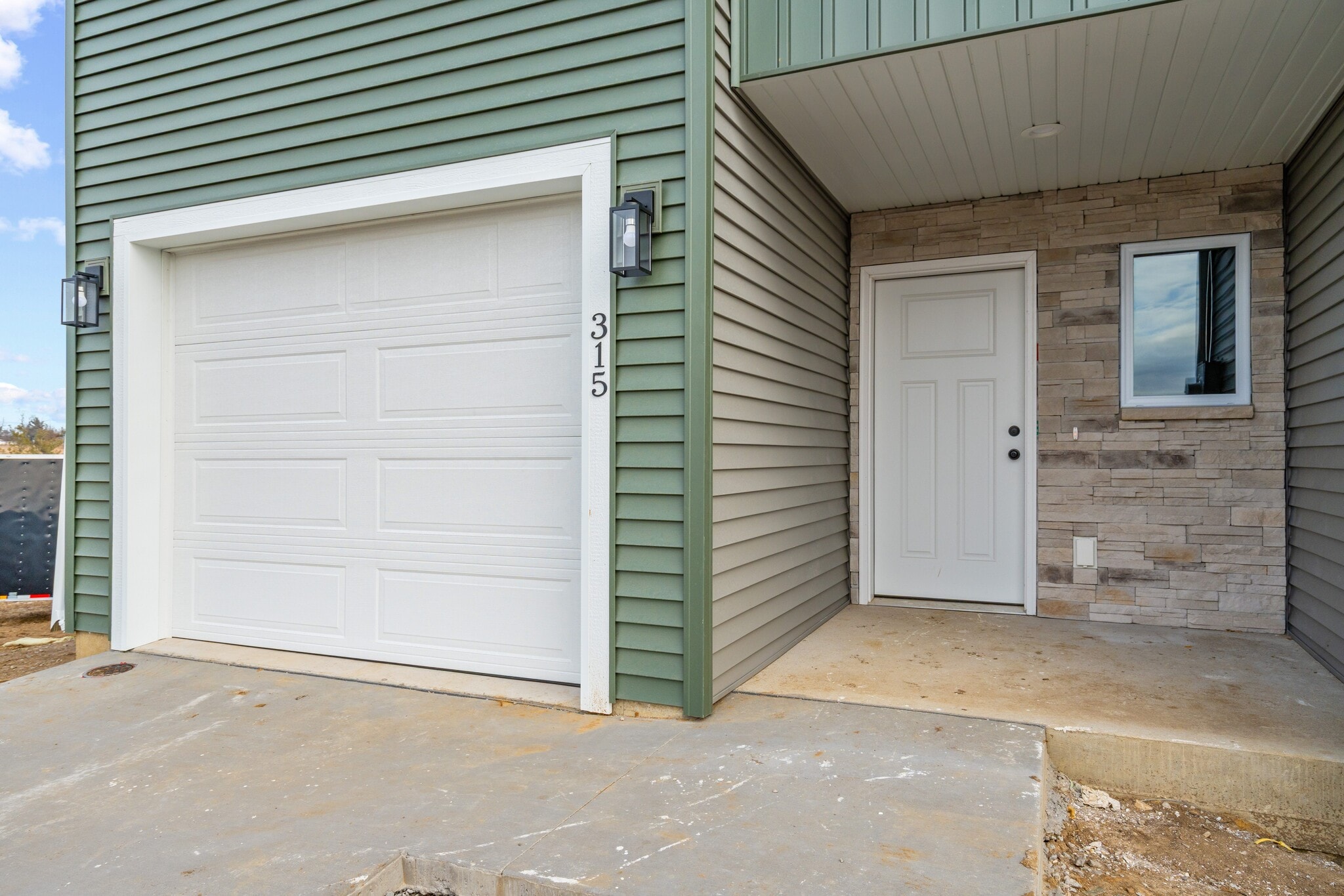 Building Photo - 311 Hickory Dr