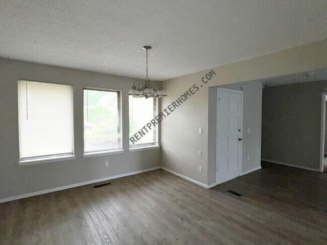 Building Photo - 2228 S Whitbourne Pl